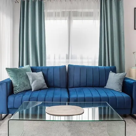 Bartycka Elegant شقة *